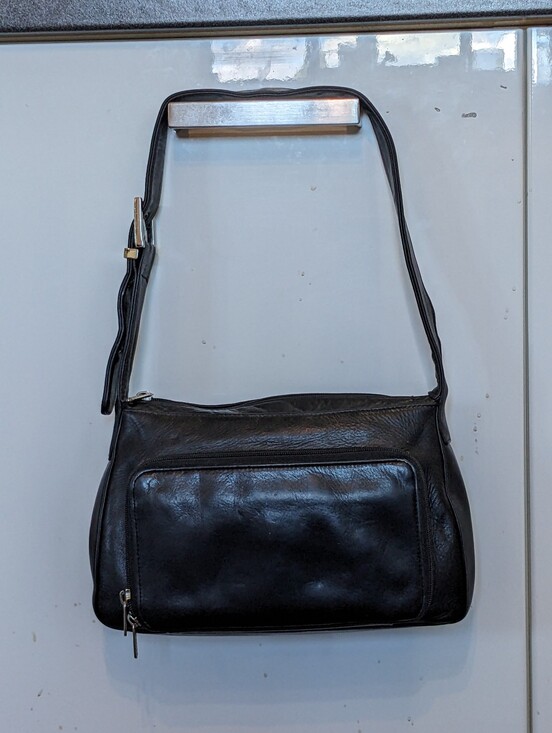 Danier Handbags - Danier Vintage Leather Y2K Mini Butter Soft Chic Shoulder Bag Black 🖤
